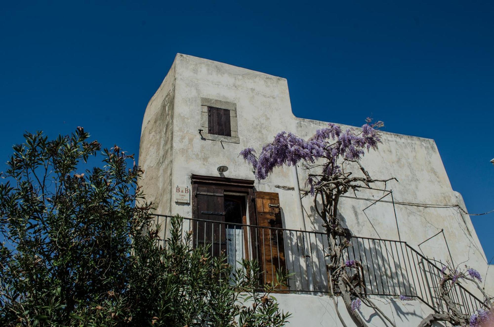 Torre La Mezzaluna Bed & Breakfast Vieste Bagian luar foto